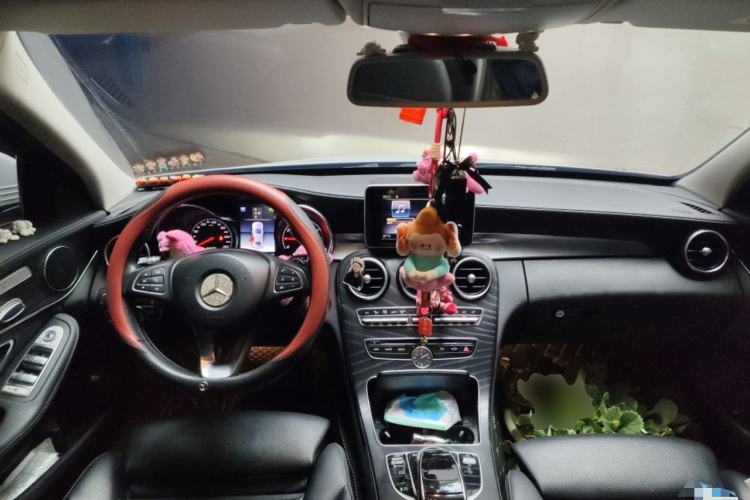 Used Mercedes-Benz C-Class 2017 Facelift C 200 L Sport Edition Center Console