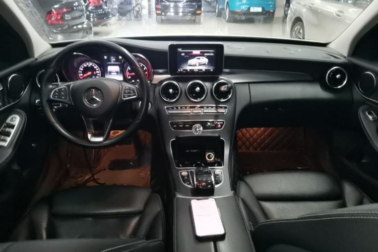 Used Mercedes-Benz C-Class 2017 Facelift C 200 L Sport Edition Center Console