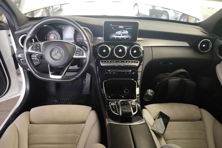 Used Mercedes-Benz C-Class 2017 Restyled C 200 Sport Edition Center Console