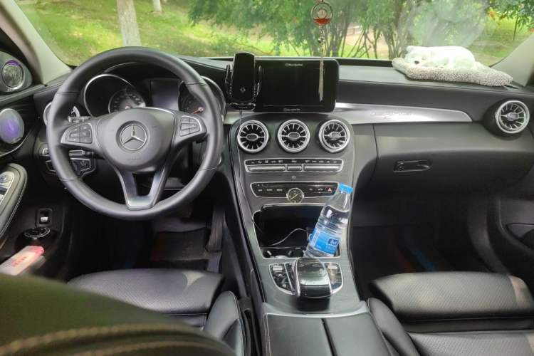Used Mercedes-Benz C-Class 2017 Facelift C 200 L Sport Edition Center Console