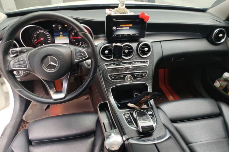 Used Mercedes-Benz C-Class 2017 Facelift C 200 L Sport Edition Center Console
