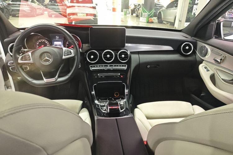 Used Mercedes-Benz C-Class 2017 Facelift C 300 Sport Edition Center Console