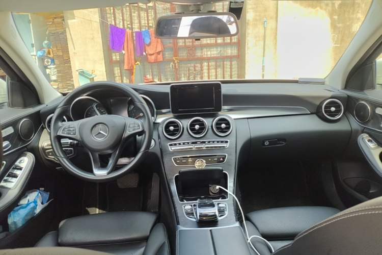 Used Mercedes-Benz C-Class 2017 Facelift C 200 L Sport Edition Center Console