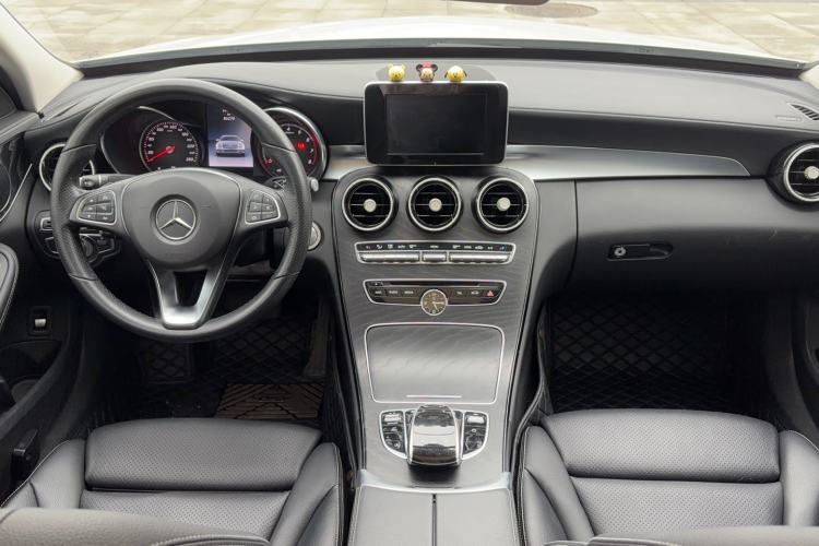 Used Mercedes-Benz C-Class 2017 Facelift C 200 L Sport Edition Center Console