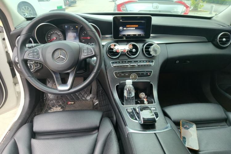 Used Mercedes-Benz C-Class 2017 Facelift C 200 L Sport Edition Center Console