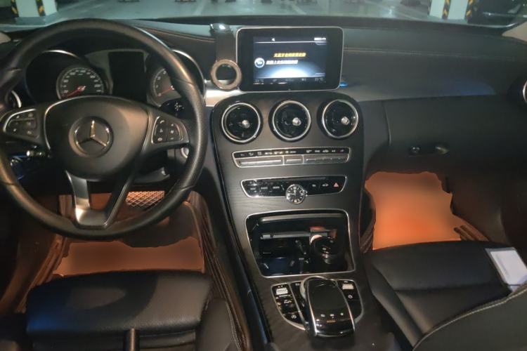 Used Mercedes-Benz C-Class 2017 Facelift C 200 L Sport Edition Center Console
