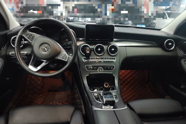 Used Mercedes-Benz C-Class 2017 Facelift C 200 L Sport Edition Center Console