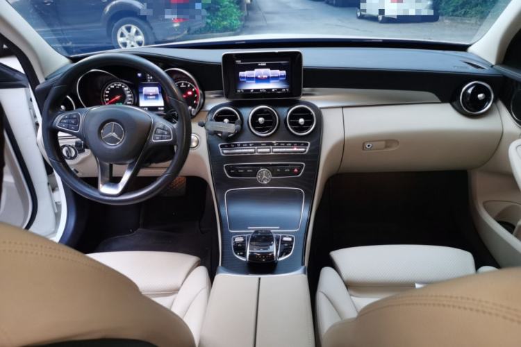 Used Mercedes-Benz C-Class 2017 Facelift C 200 L Sport Edition Center Console