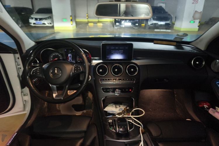 Used Mercedes-Benz C-Class 2017 Facelift C 200 L Sport Edition Center Console