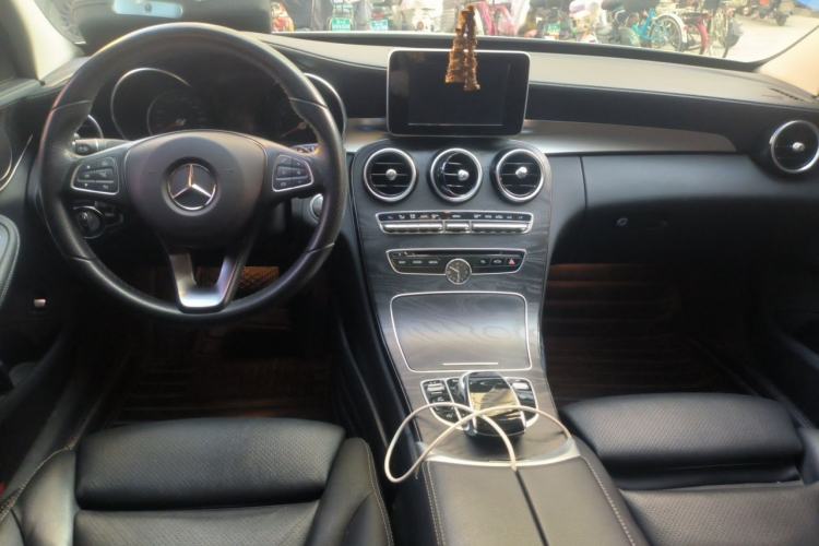 Used Mercedes-Benz C-Class 2017 Facelift C 200 L Sport Edition Center Console