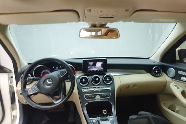 Used Mercedes-Benz C-Class 2017 Facelift C 200 L Sport Edition Center Console