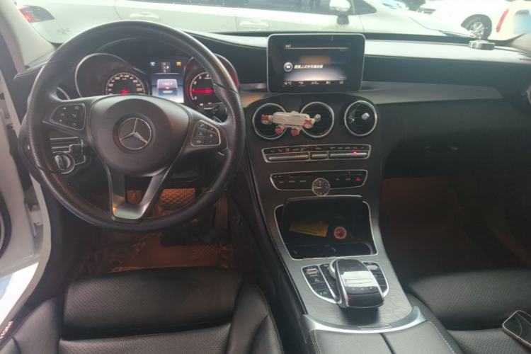 Used Mercedes-Benz C-Class 2017 Facelift C 200 L Sport Edition Center Console