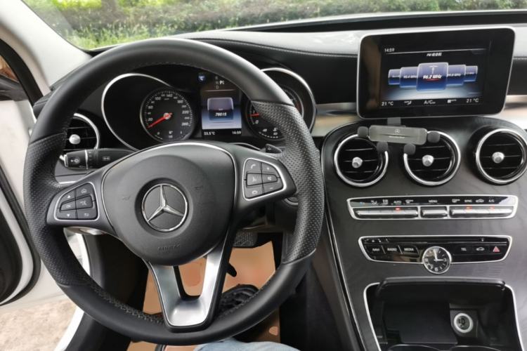 Used Mercedes-Benz C-Class 2017 C 200 L Sport Edition Center Console