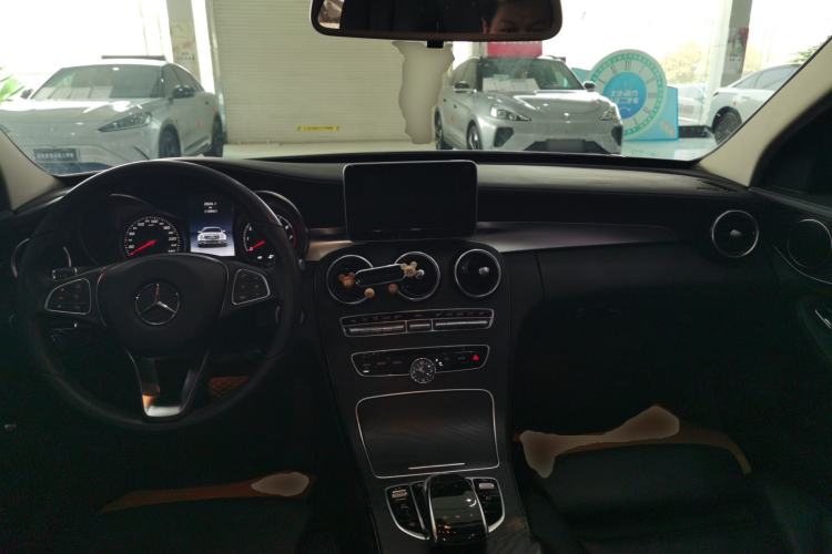 Used Mercedes-Benz C-Class 2017 C 200 L Sport Edition Center Console