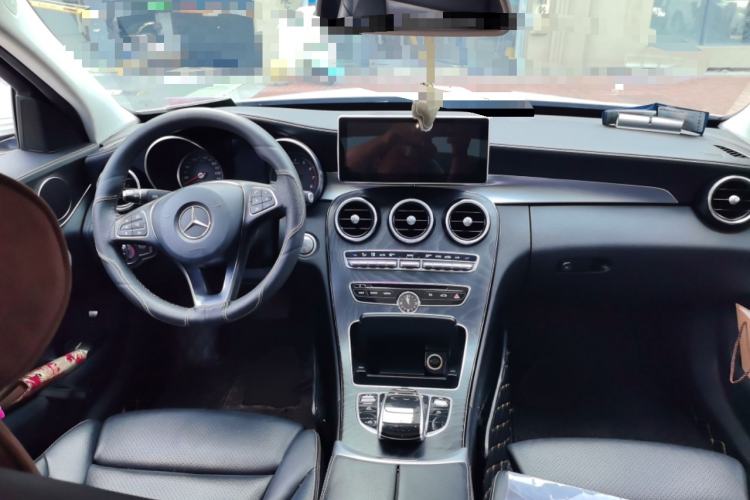 Used Mercedes-Benz C-Class 2017 Facelift C 200 L Sport Edition Center Console