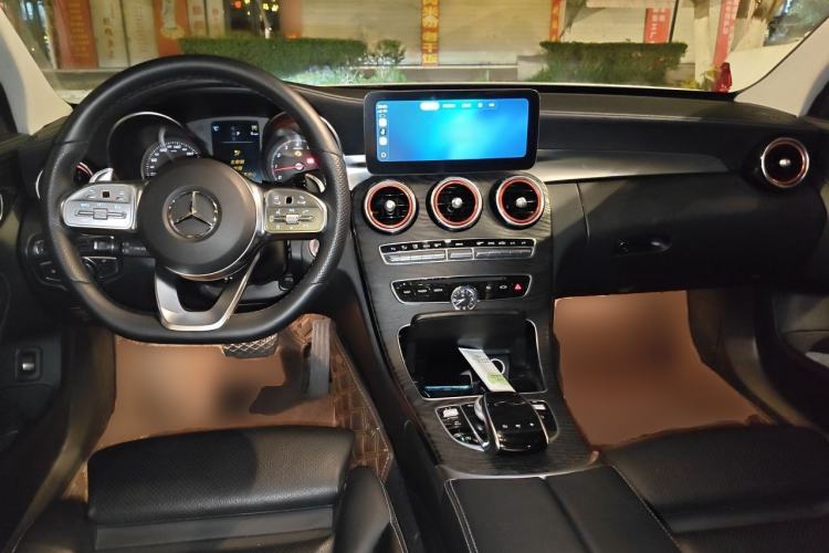 Used Mercedes-Benz C-Class 2017 Facelift C 200 L Center Console
