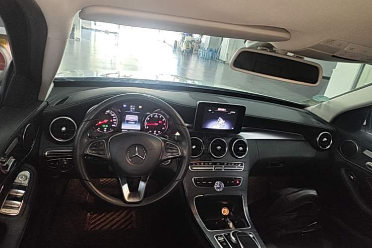 Used Mercedes-Benz C-Class 2017 Facelift C 200 L Sport Edition Center Console