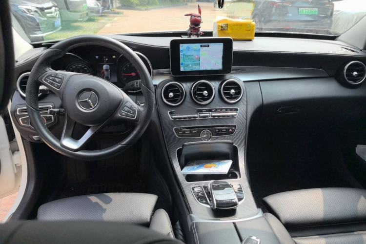 Used Mercedes-Benz C-Class 2017 Facelift C 200 L Sport Edition Center Console