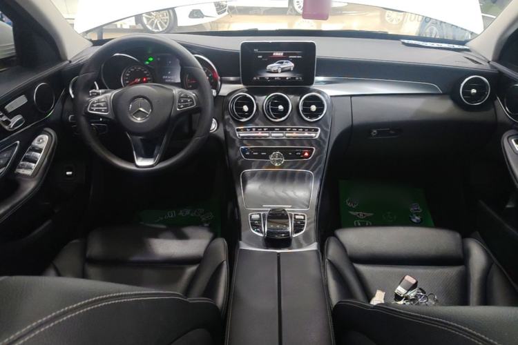 Used Mercedes-Benz C-Class 2017 Facelift C 200 L Sport Edition Center Console