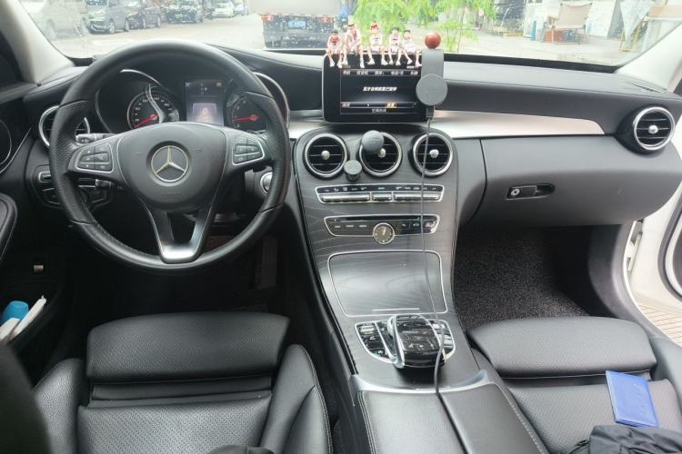 Used Mercedes-Benz C-Class 2017 Facelift C 200 L Sport Edition Center Console