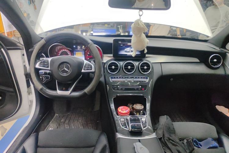 Used Mercedes-Benz C-Class 2017 Restyled C 200 Sport Edition Center Console