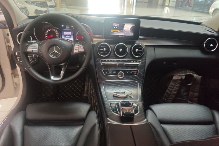 Used Mercedes-Benz C-Class 2017 Facelift C 200 L Sport Edition Center Console
