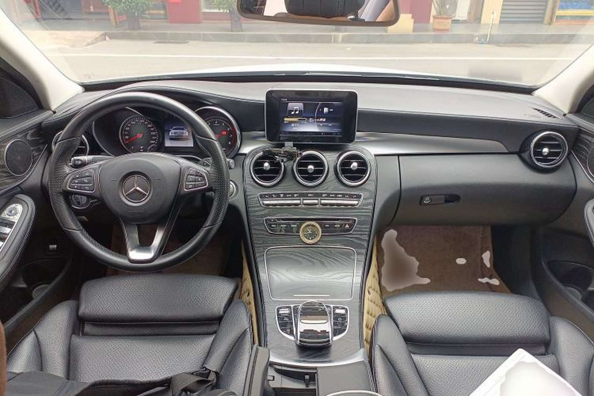 Used Mercedes-Benz C-Class 2017 Facelift C 200 L Sport Edition Center Console