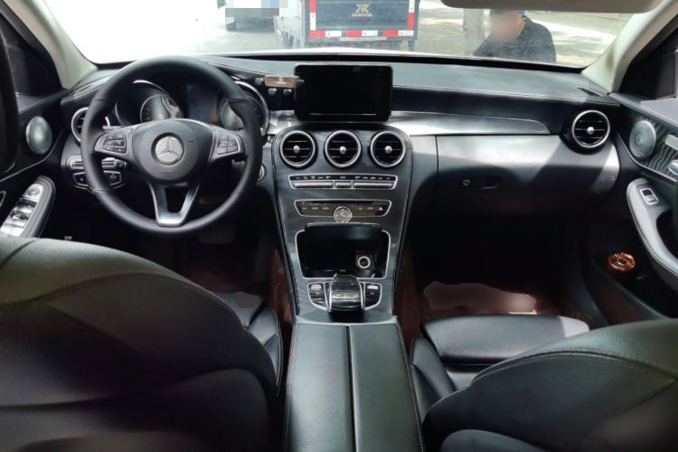 Used Mercedes-Benz C-Class 2017 Facelift C 200 L Sport Edition Center Console