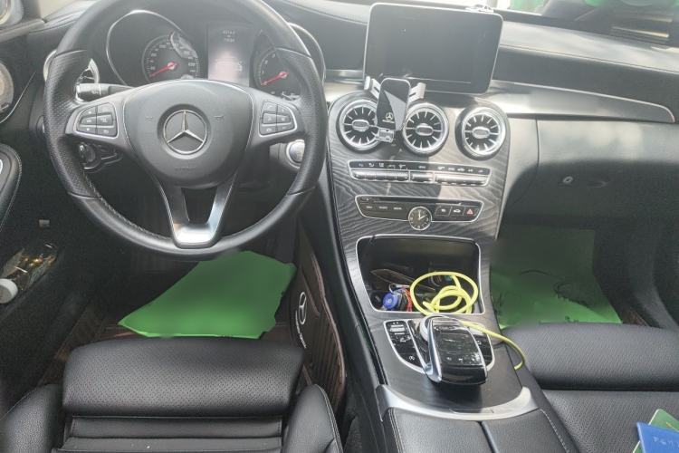 Used Mercedes-Benz C-Class 2017 Facelift C 200 L Sport Edition Center Console