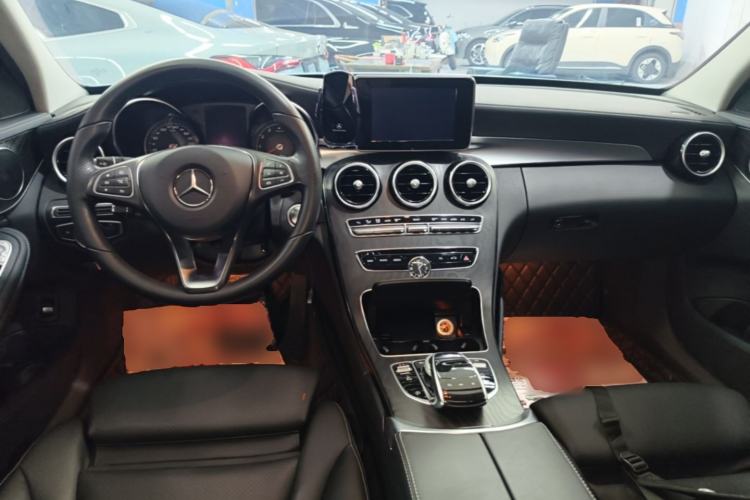 Used Mercedes-Benz C-Class 2017 Facelift C 200 L Sport Edition Center Console