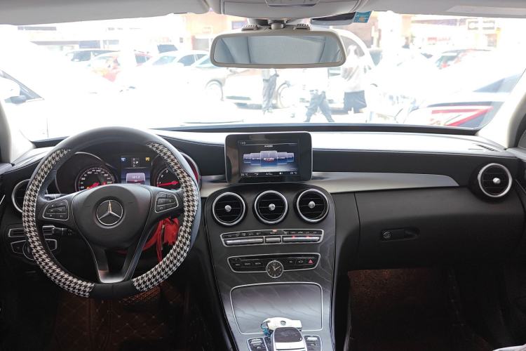 Used Mercedes-Benz C-Class 2017 Facelift C 200 L Sport Edition Center Console