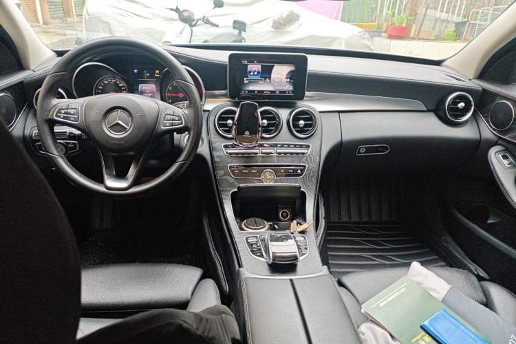 Used Mercedes-Benz C-Class 2017 Facelift C 200 L Sport Edition Center Console