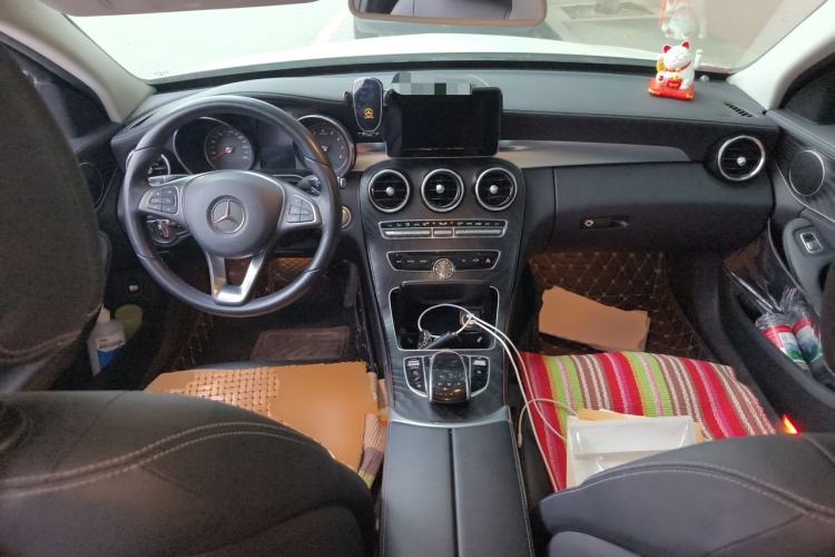 Used Mercedes-Benz C-Class 2017 Facelift C 200 L Sport Edition Center Console