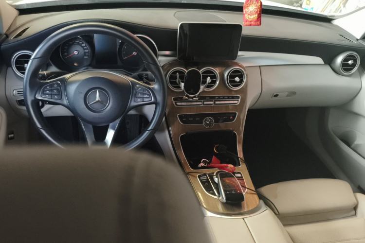 Used Mercedes-Benz C-Class 2017 C 180 L Center Console