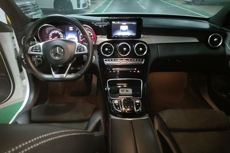 Used Mercedes-Benz C-Class 2017 Restyled C 200 Sport Edition Center Console