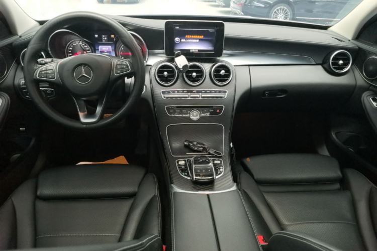Used Mercedes-Benz C-Class 2017 Facelift C 200 L Sport Edition Center Console