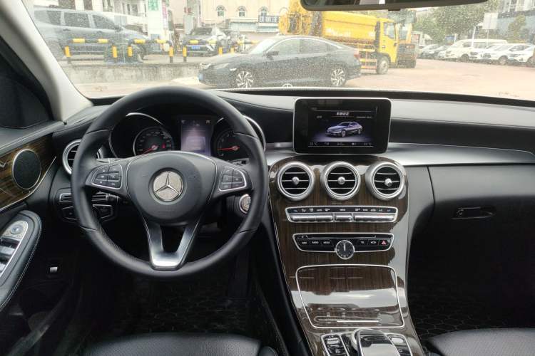 Used Mercedes-Benz C-Class 2017 C 180 L Center Console