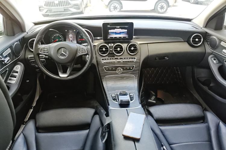 Used Mercedes-Benz C-Class 2017 Facelift C 200 L Sport Edition Center Console