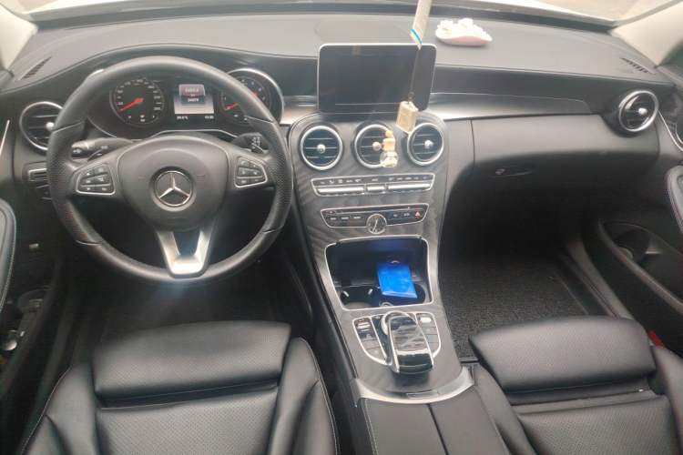 Used Mercedes-Benz C-Class 2017 Facelift C 200 L Sport Edition Center Console