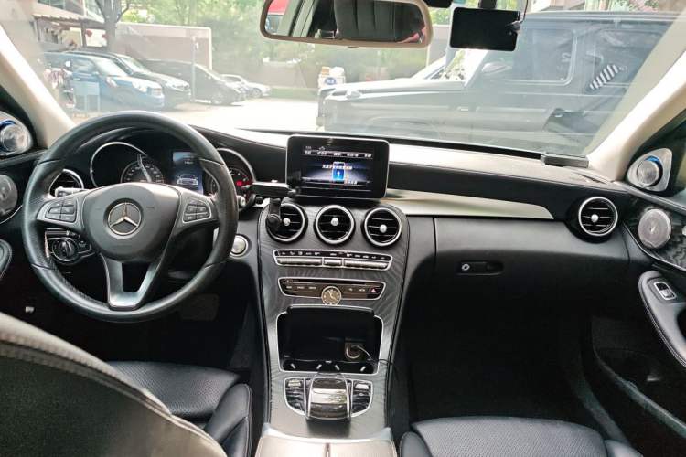 Used Mercedes-Benz C-Class 2017 Facelift C 200 L Sport Edition Center Console