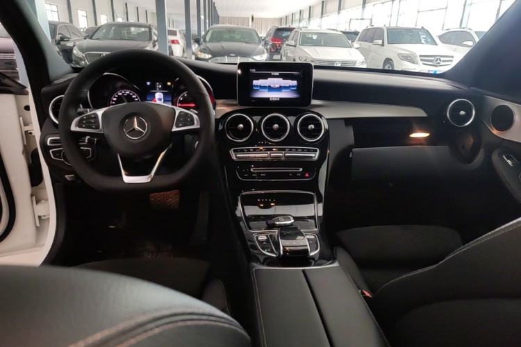Used Mercedes-Benz C-Class 2017 Restyled C 200 Sport Edition Center Console