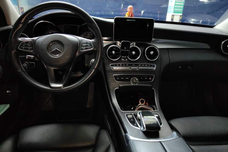 Used Mercedes-Benz C-Class 2017 C 200 L Sport Edition Center Console