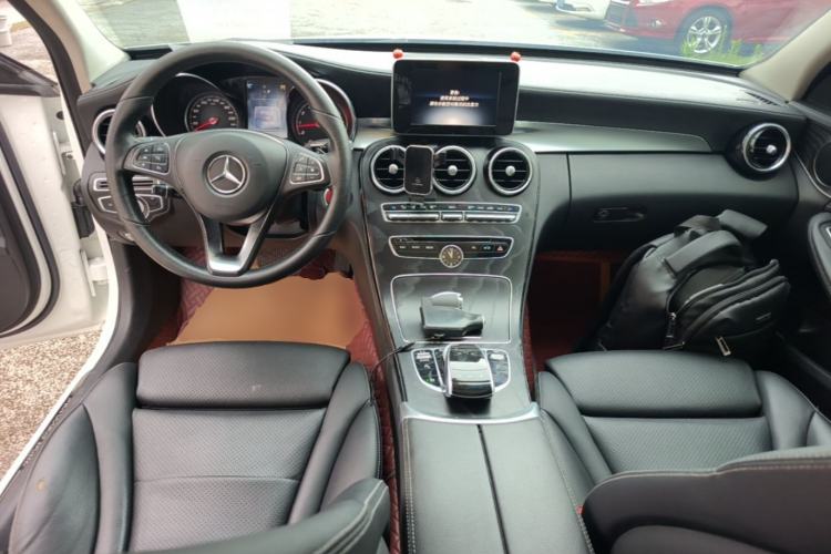 Used Mercedes-Benz C-Class 2017 Facelift C 200 L Sport Edition Center Console