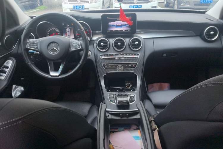 Used Mercedes-Benz C-Class 2017 Facelift C 200 L Sport Edition Center Console