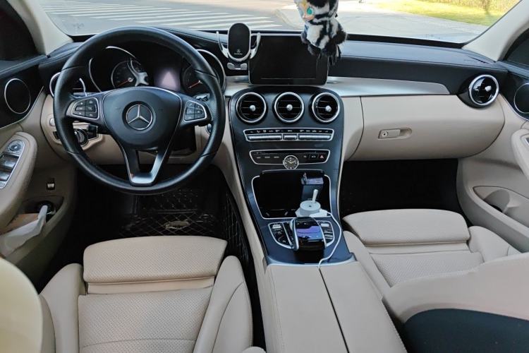 Used Mercedes-Benz C-Class 2017 C 200 L Sport Edition Center Console
