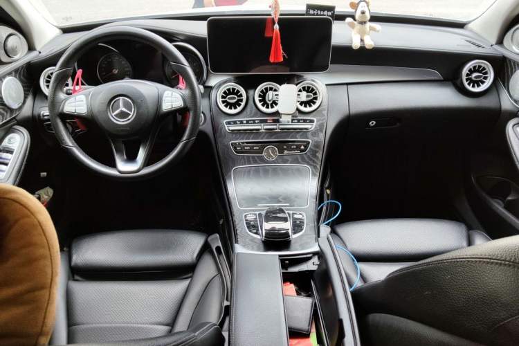 Used Mercedes-Benz C-Class 2017 Facelift C 200 L Sport Edition Center Console