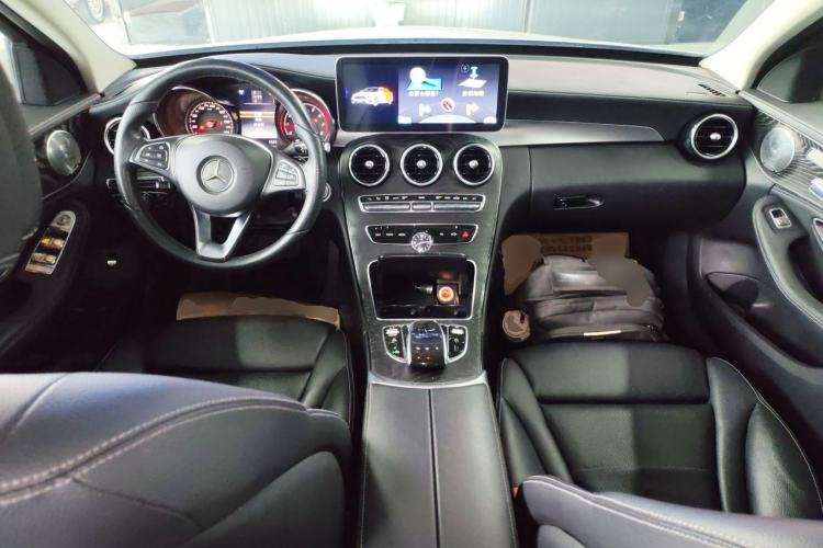 Used Mercedes-Benz C-Class 2017 C 200 L Sport Edition Center Console