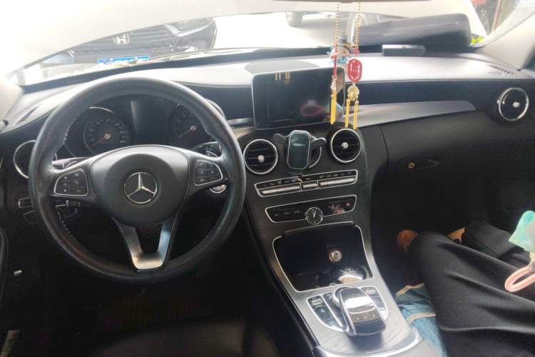 Used Mercedes-Benz C-Class 2017 Facelift C 200 L Sport Edition Center Console