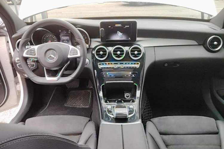 Used Mercedes-Benz C-Class 2017 Restyled C 200 Sport Edition Center Console