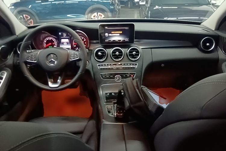 Used Mercedes-Benz C-Class 2017 Facelift C 200 L Sport Edition Center Console